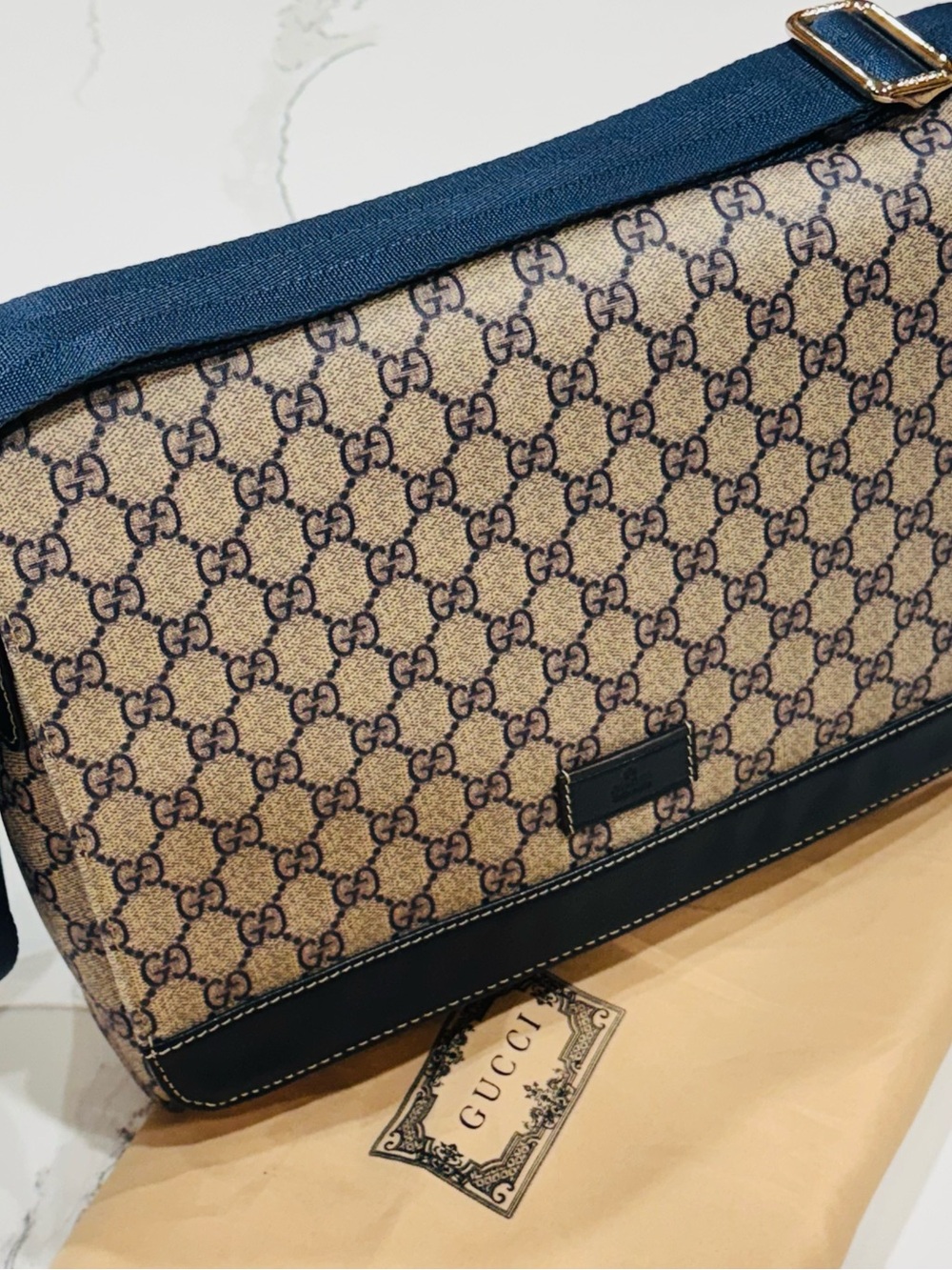 GUCCI Beige Monogram Messenger Bag with Navy Trim - Picture 2 of 11